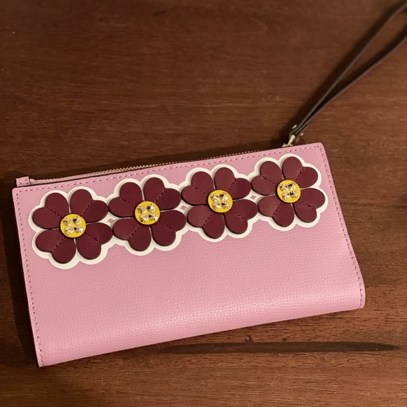 kate spade Handbags - 🔥SALE🔥Kate Spade large continental wristlet